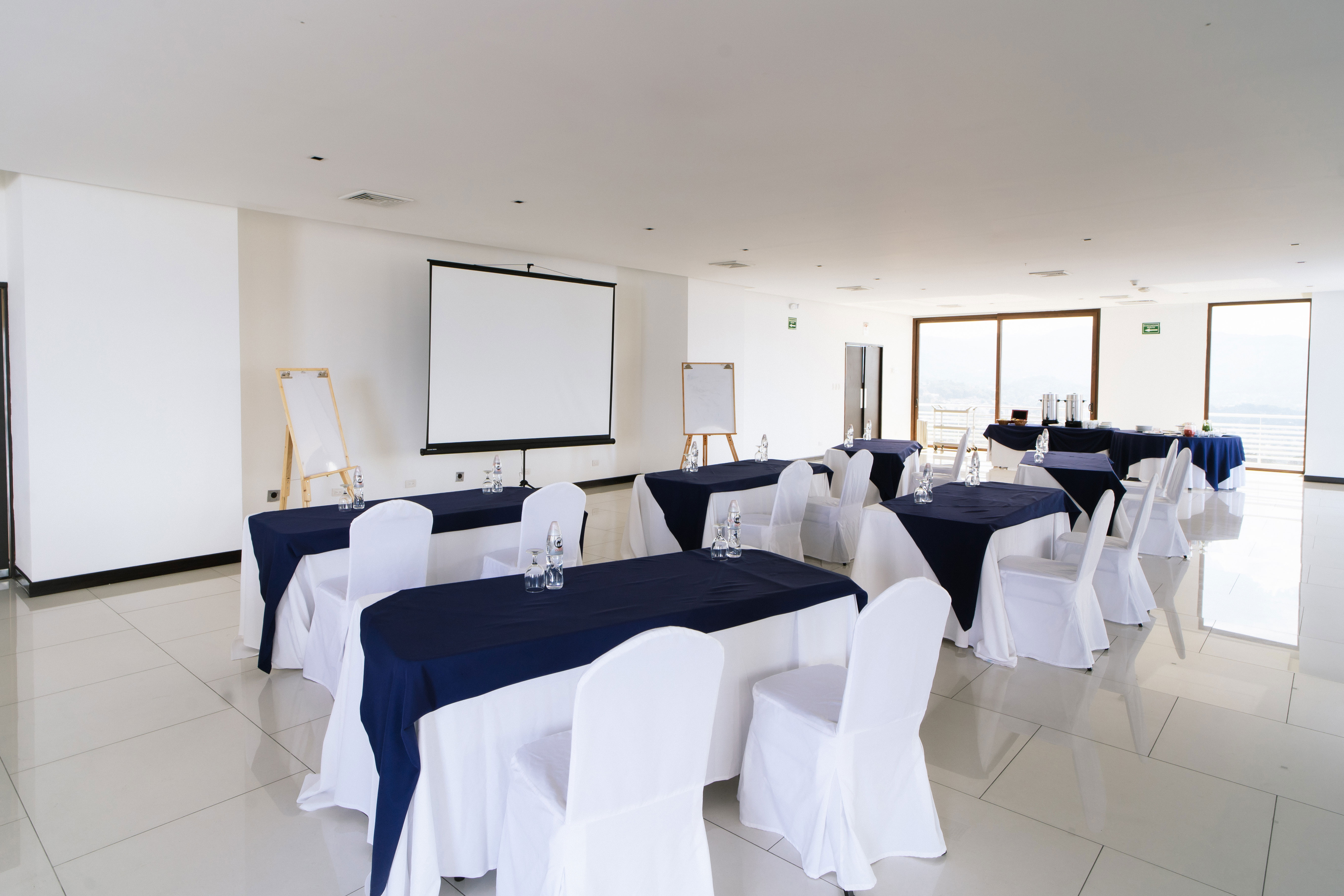 ¿Qué aspectos debe tomar en cuenta al momento de elegir un salón para su evento?